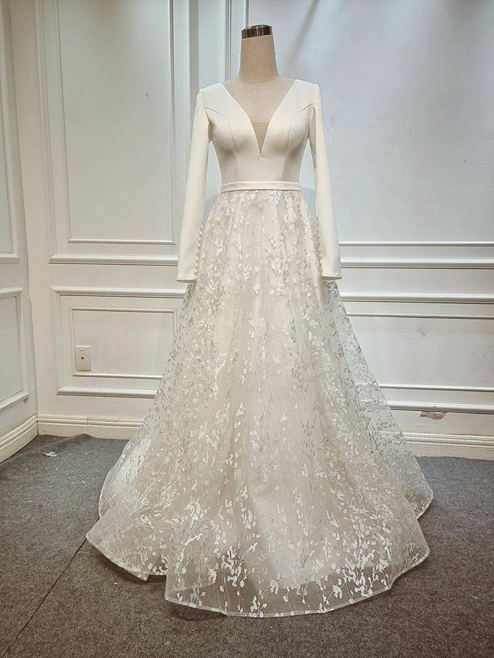 A Line Elegant Long Sleeves V Neck Beach Wedding Dress Bridal Gown  WD551