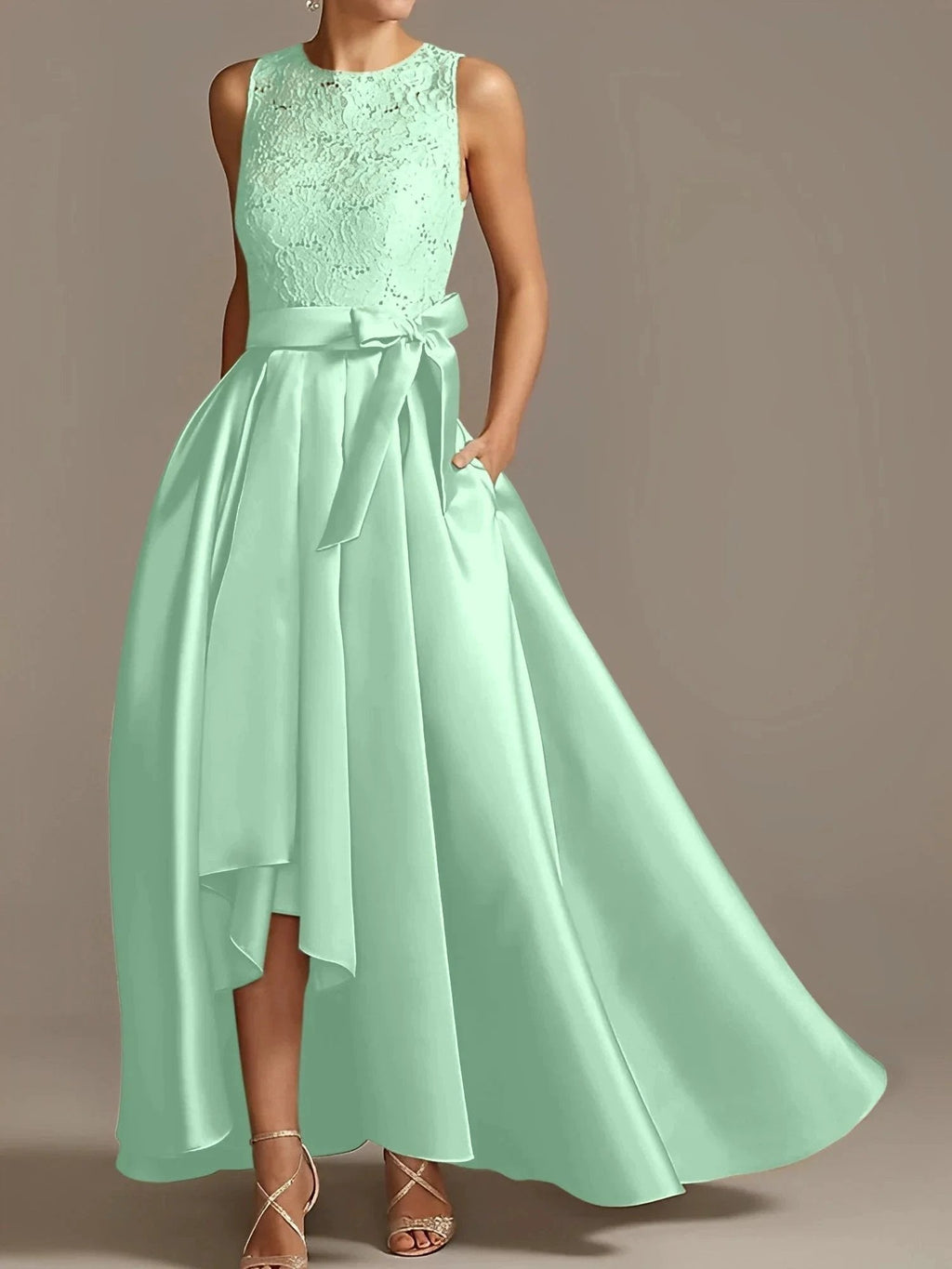 A-Line/Princess Jewel Neck Sleeveless Mother Of The Bride Dresses With Pleats Lace