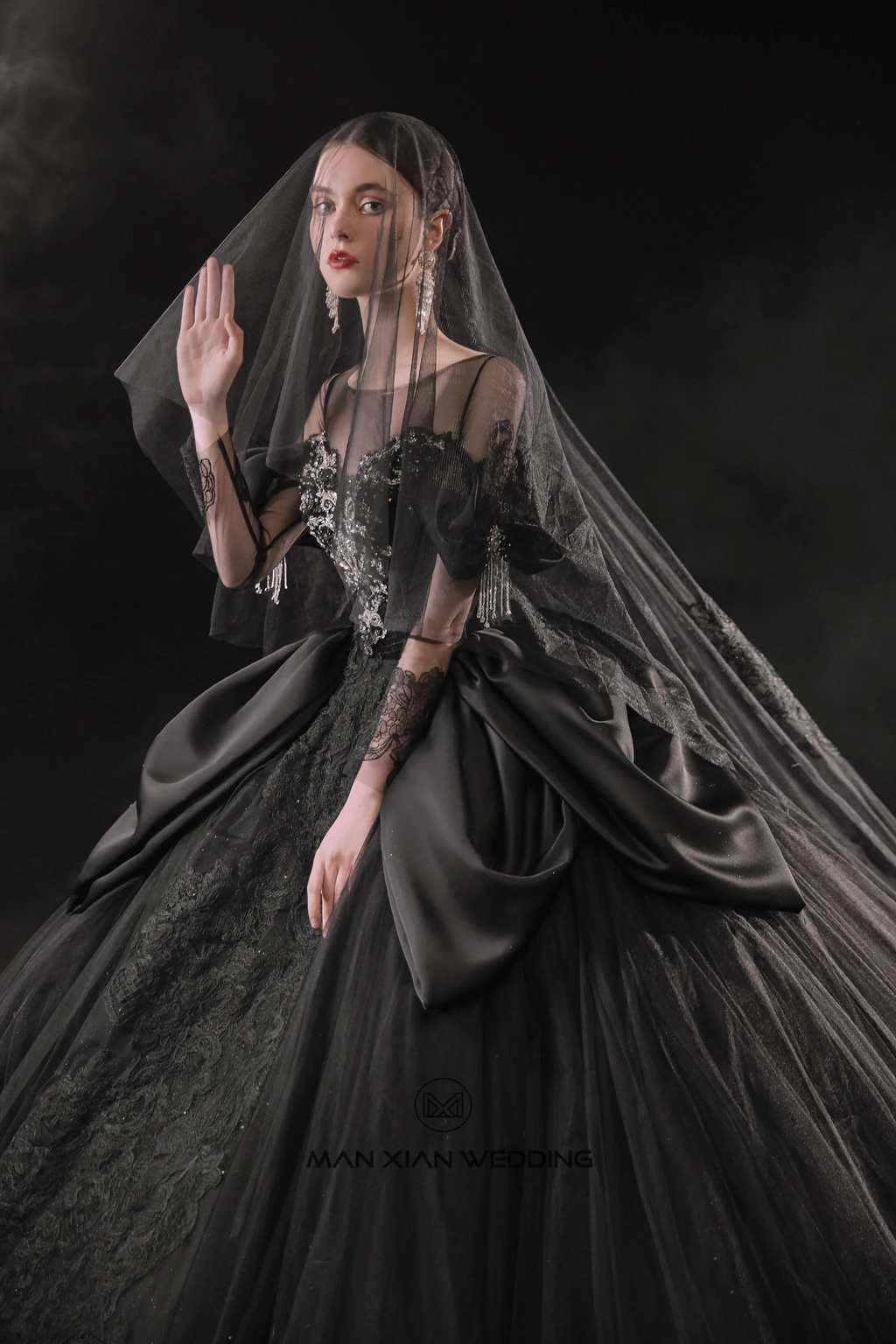 Dramatic Black Ball Gown Illusion Neckline Satin Puff Sleeve Beaded Lace Wedding Dress with Oversized Train E-305