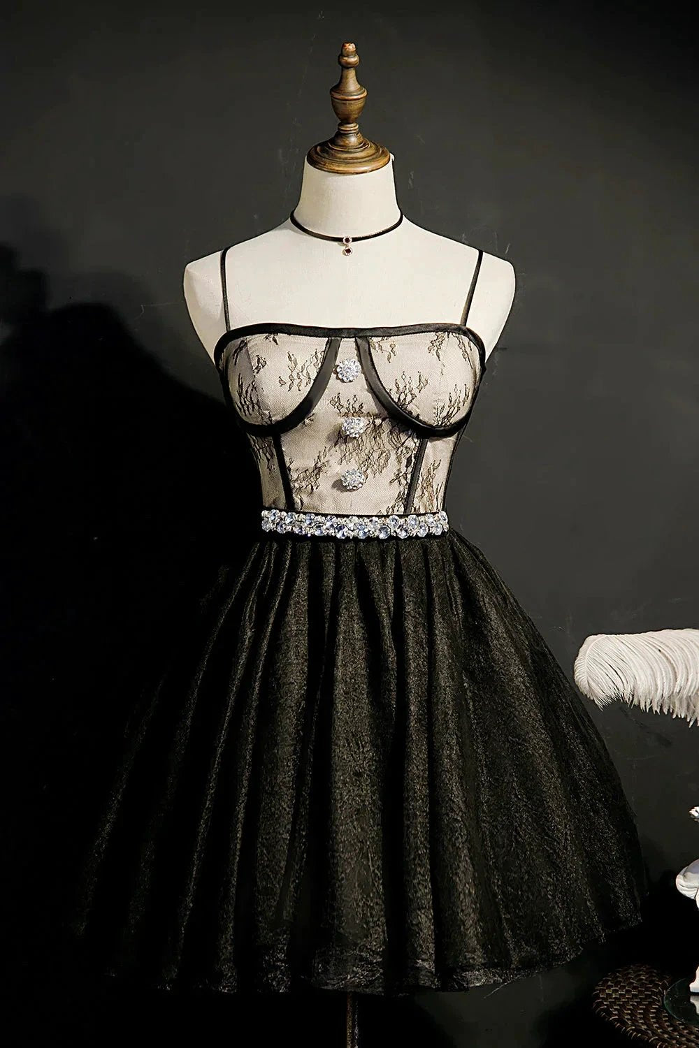 Chic Lace Spaghetti Straps Tulle Short Homecoming Dresses