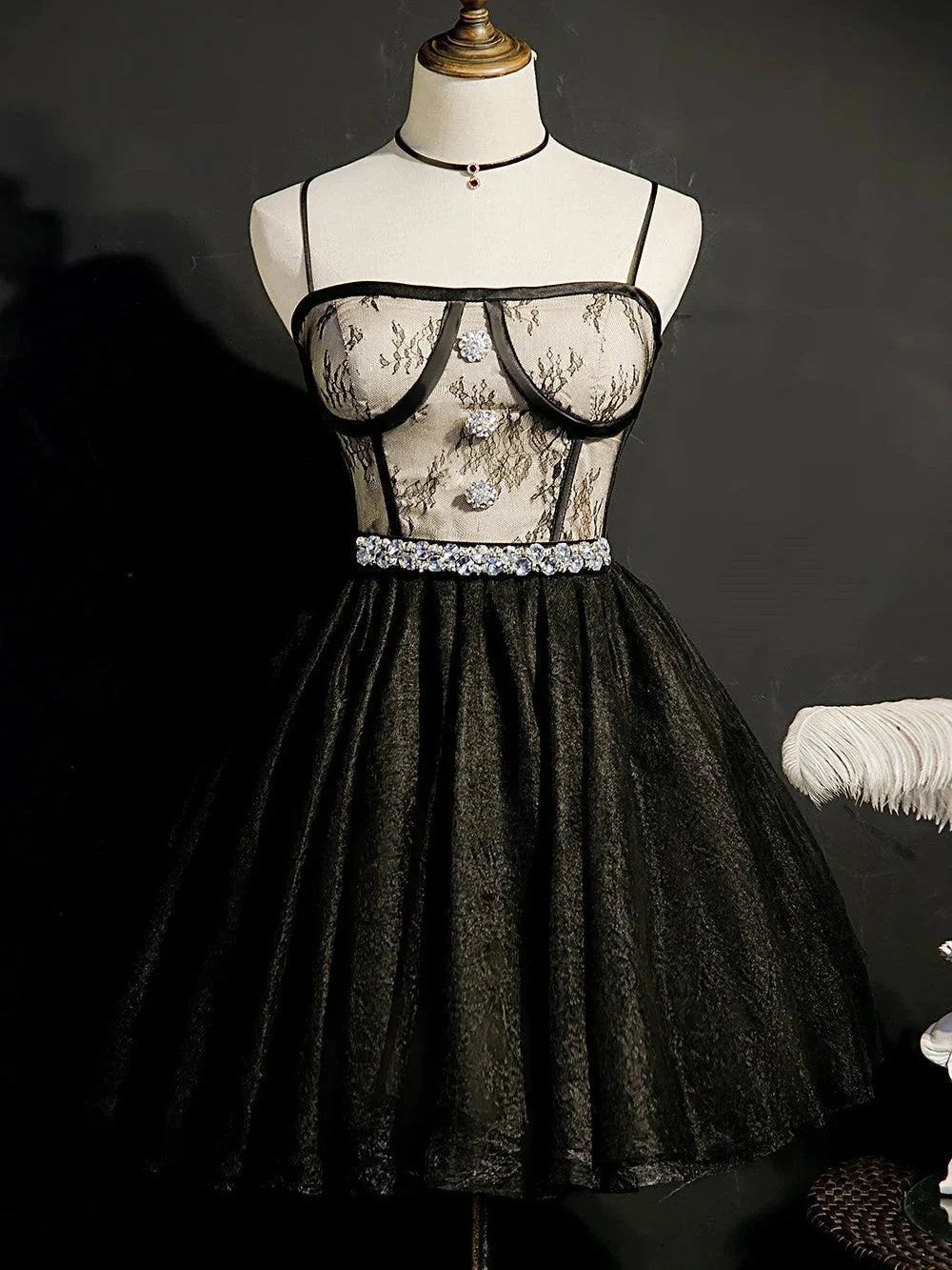 Chic Lace Spaghetti Straps Tulle Short Homecoming Dresses