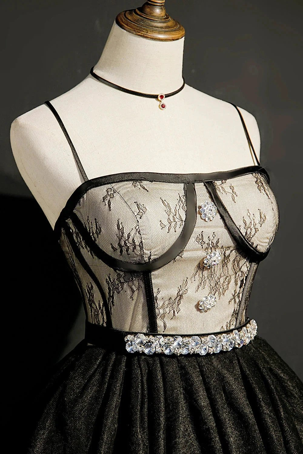 Chic Lace Spaghetti Straps Tulle Short Homecoming Dresses