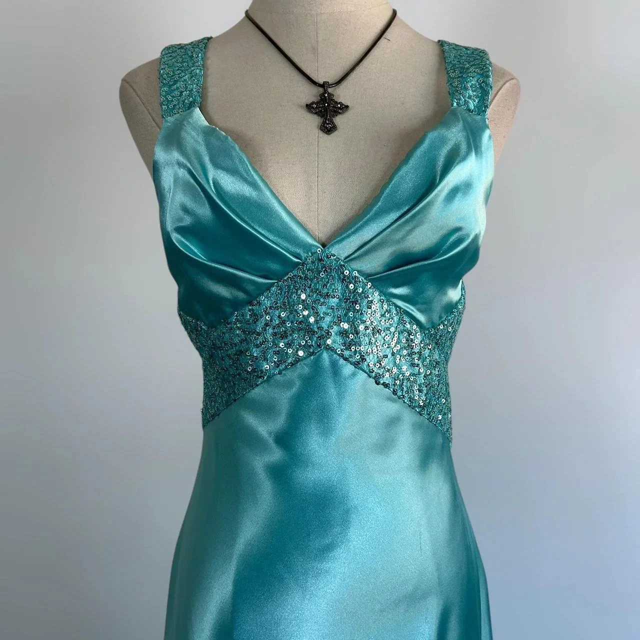 Blue V Neck Satin Sequin Formal Prom Dress Backless Evening Dress Y8548
