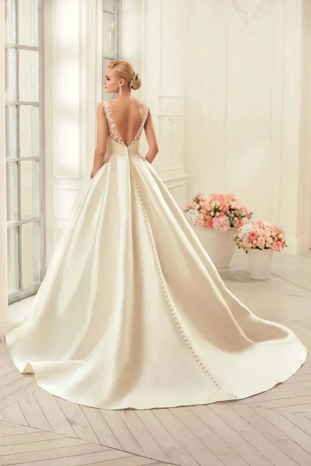 Elegant Beige Gown with Satin Lace Crew-Neck Wide Strap Sleeveless Floor-Length Evening Gown for Women vestidos de novia