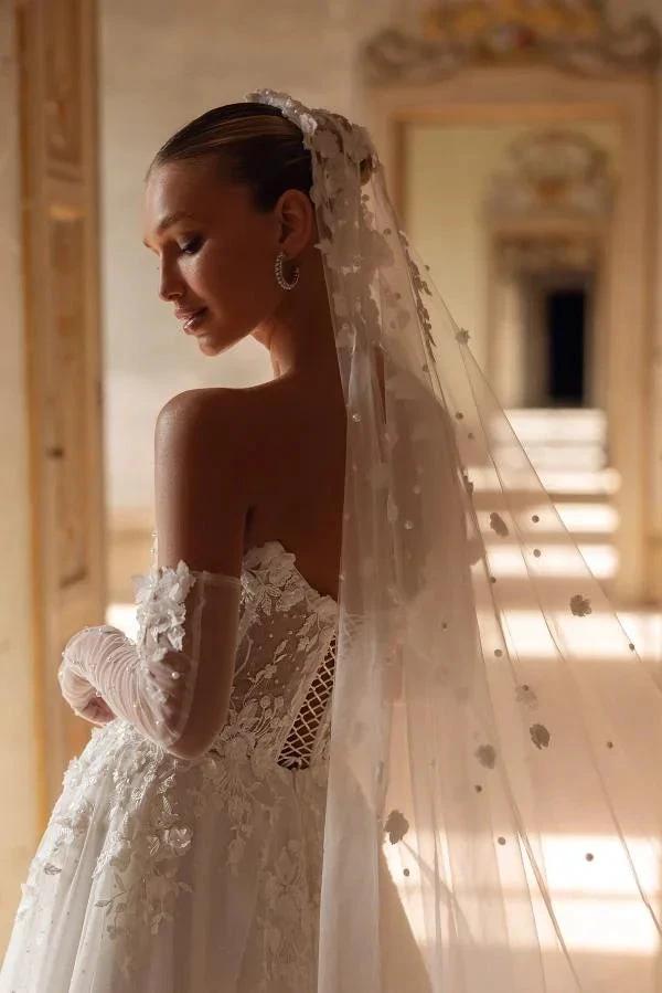 Elegant Ivory Long A-Line Strapless Lace Sweetheart Wedding Dresses