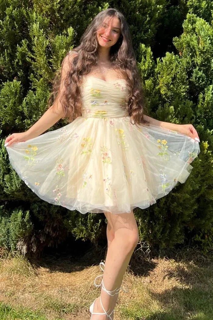 Elegant Short A-line Spaghetti Straps Sleeveless Appliques Tulle Homecoming Dress