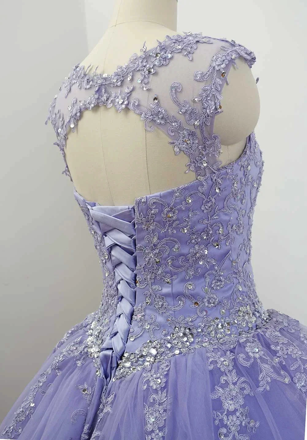 Gorgeous Cap Sleeves Lavender Ball Gown Quinceanera Dresses Lace Appliqued Sweet 16 Dress Y7341