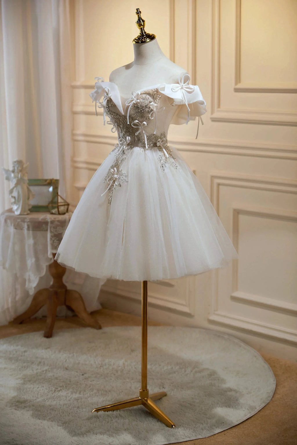 Chic Off The Shoulder V Neck Tulle Short Homecoming Dresses