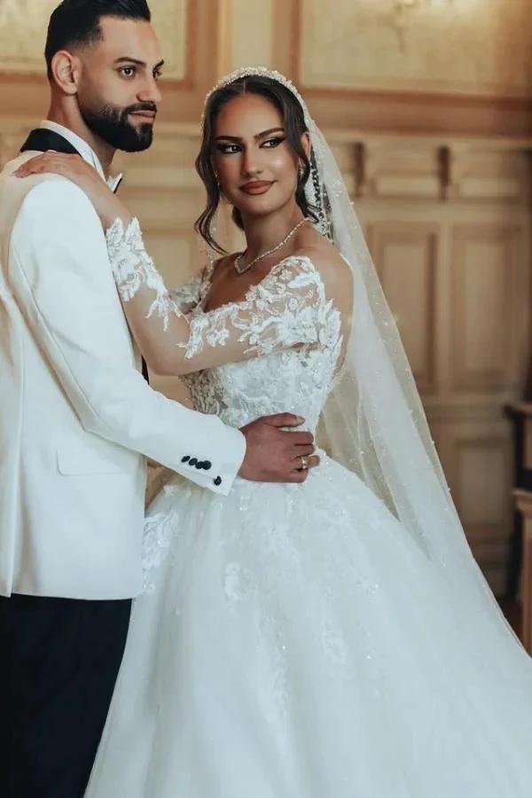 Luxurious Long White Scoop Neck A-Line Tulle Lace Wedding Dress With Sleeves