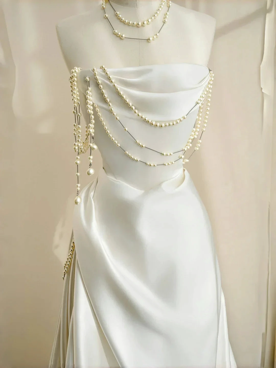 Classy Strapless Satin Pearls Chain White Prom Dress A Line Evening Dress Y8684