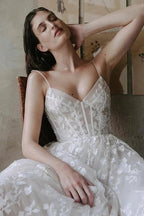 Romantic Straps V-neck Lace Appliques Bohemian Wedding Gown WD685