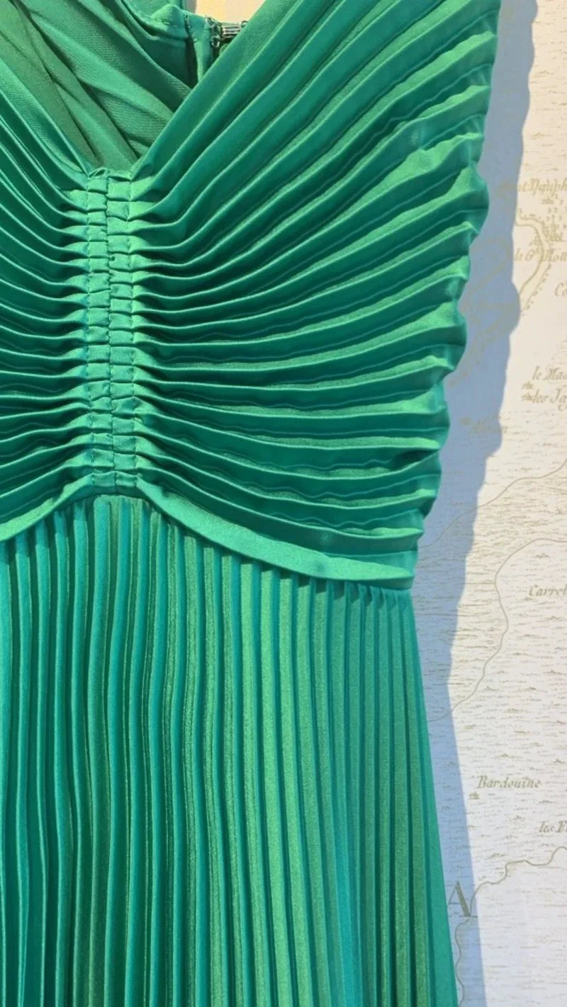 Green Long Pleated Tie Back Evening Dress Y4000