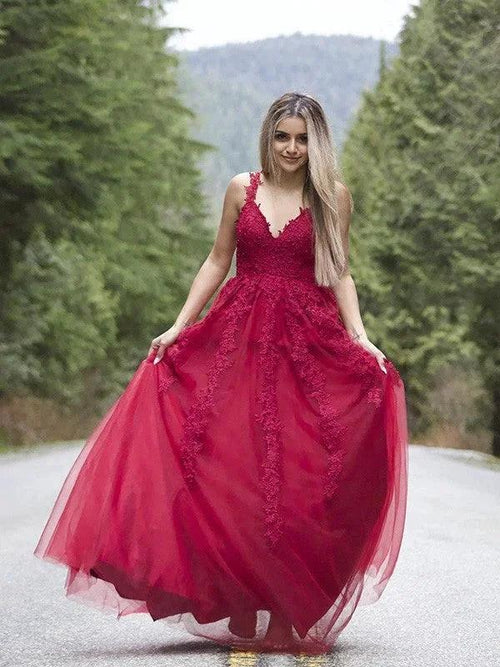 A-Line/Elegant Applique Tulle Sleeveless V-neck Floor-Length Prom Dresses