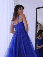 A-Line/Elegant Tulle V-neck Sleeveless Applique Prom Dresses