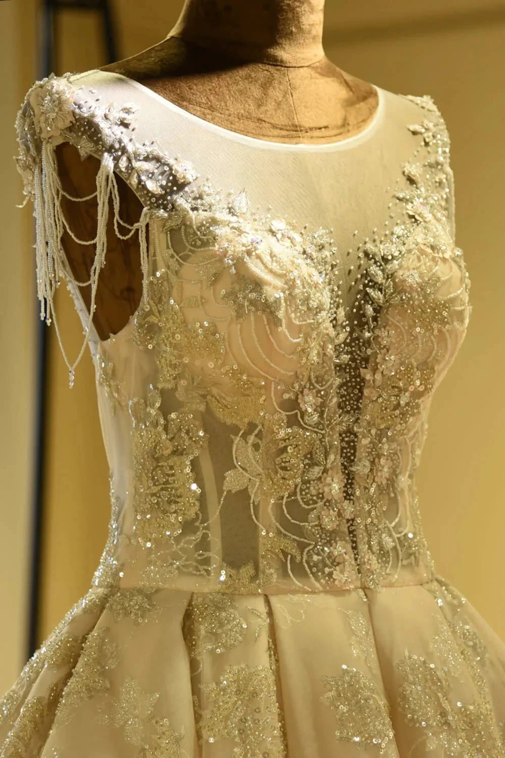 Amazing Princess Lace-up Sparkly Beading Tulle Ivory Princess Wedding Dress