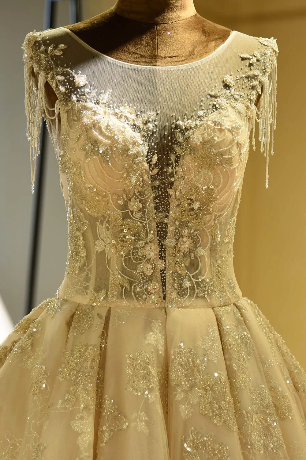Amazing Princess Lace-up Sparkly Beading Tulle Ivory Princess Wedding Dress