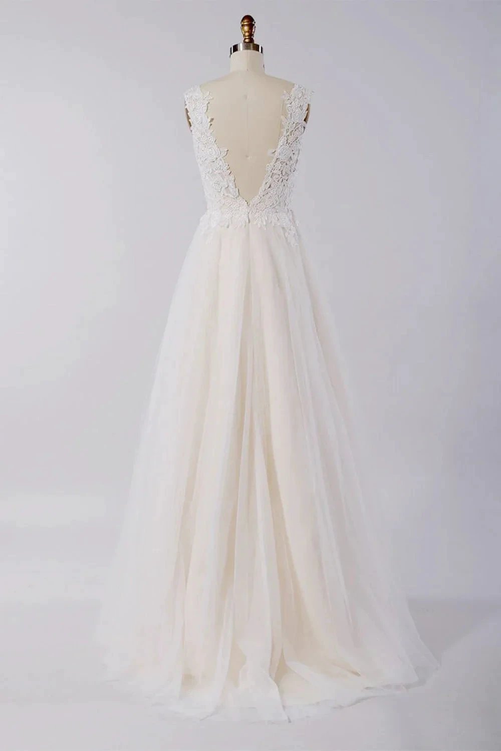 Awesome Appliques Tulle A-line Wedding Dress