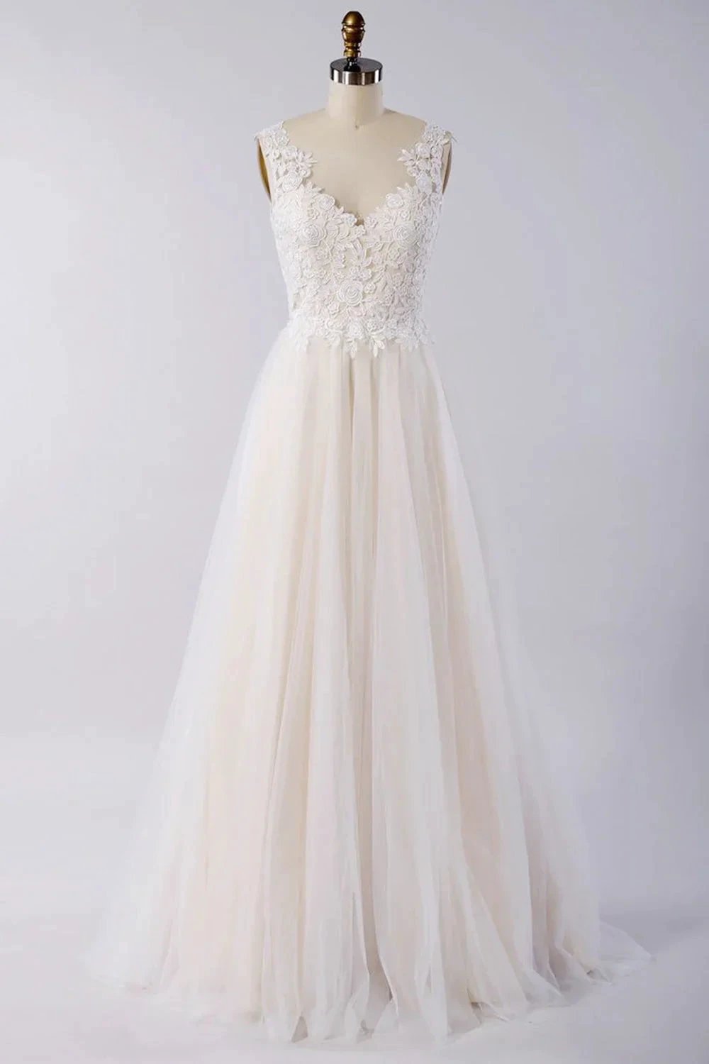 Awesome Appliques Tulle A-line Wedding Dress