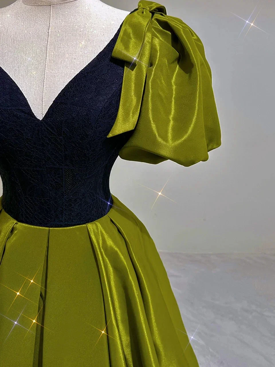 Sexy Green Satin V Neck Puff Sleeves Prom Dress Brithday Ball Gown Party Dress Y7600