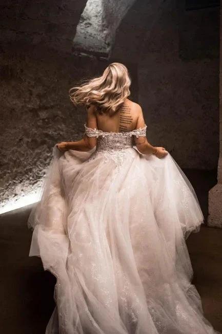 Beautiful A-line Boho Off-the-shoulder Wedding Dresses With Lace