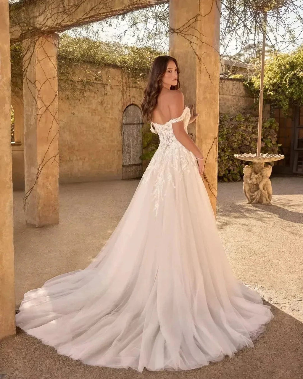 Beautiful A-Line Lace Sweetheart Sleeveless White Long Wedding Dress With Appliques Split