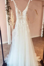 Beautiful Long A-line Backless Tulle Wedding Dresses with Appliques Lace
