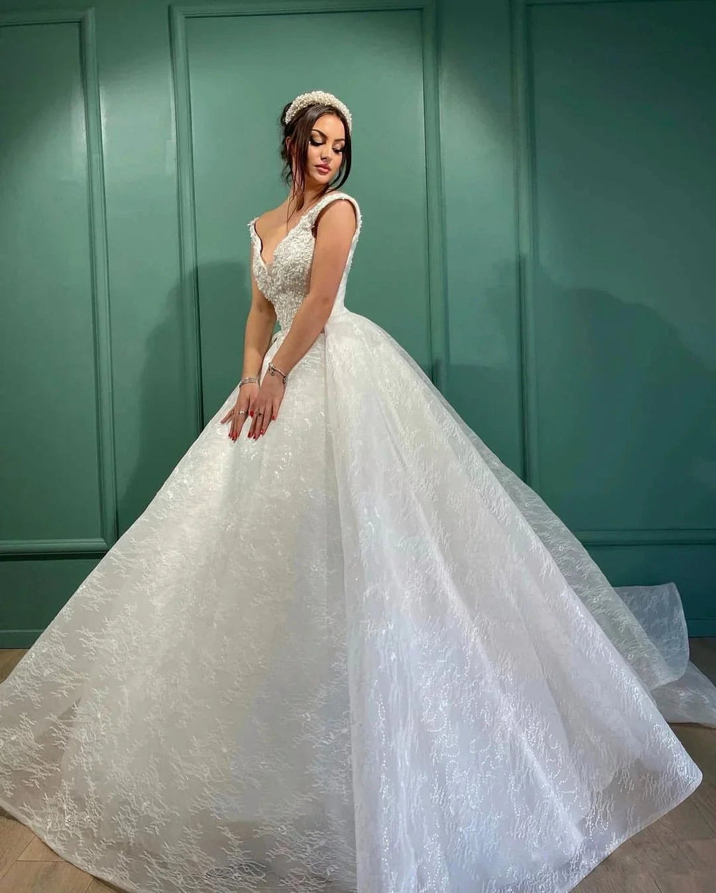 Beautiful Long White A-line V-neck Lace Sleeveless Wedding Dress