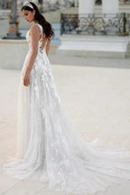 Charming Long A-line Lace Appliques Wedding Dresses with Long Sleeves