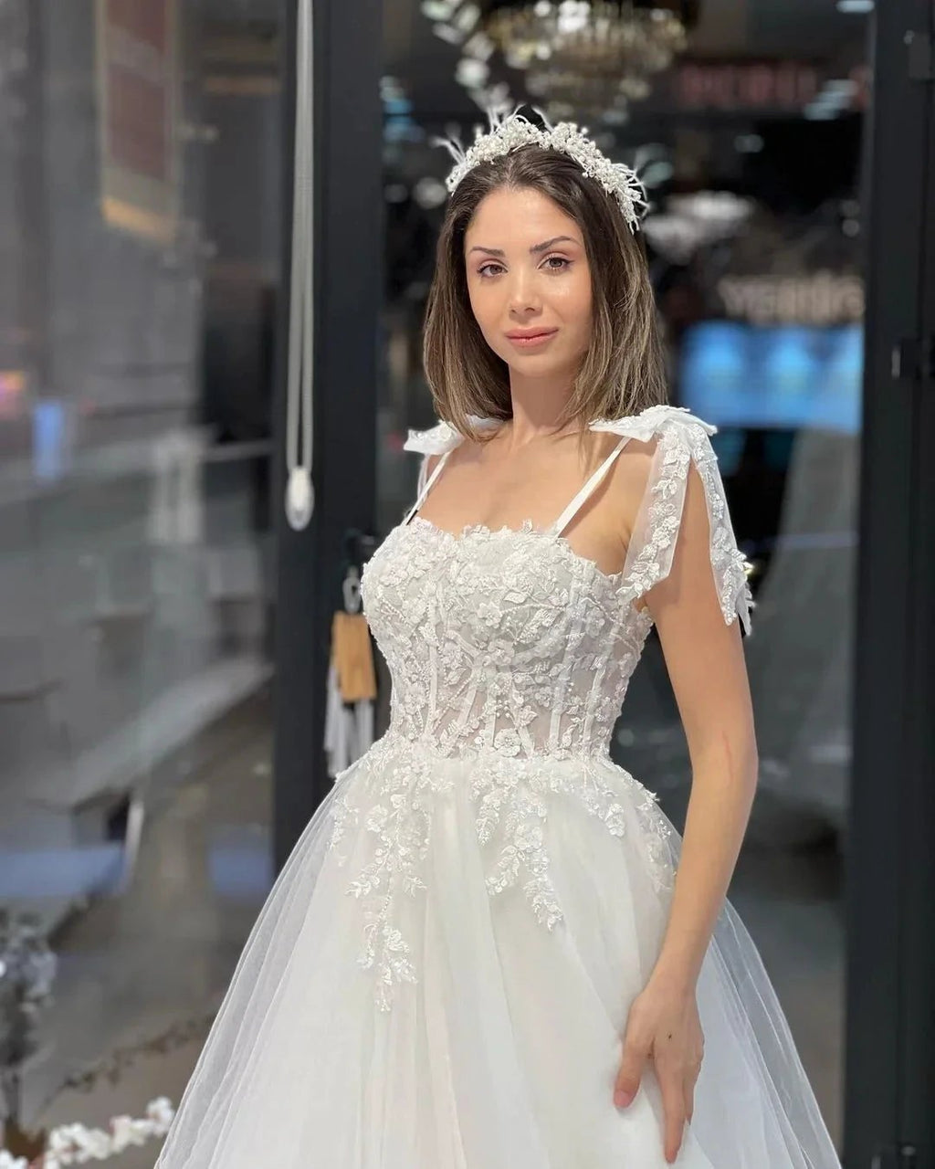Chic Floor Length Sweetheart Sleeveless A-Line Tulle Wedding Dress with Appliques