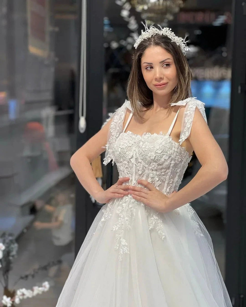 Chic Floor Length Sweetheart Sleeveless A-Line Tulle Wedding Dress with Appliques