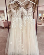 Chic Long Spaghetti Straps V-neck A-Line Tulle Wedding Dress With Appliques Lace