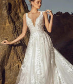 Chic Sleeveless V-Neck Wedding Dress Aline Tulle Brial Dress with Lace Appliques& Pockets