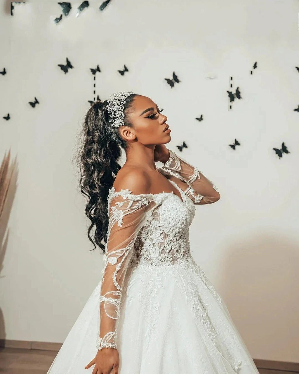 Classy Long A-Line Sweetheart Appliques Lace Tulle Wedding Dress with Sleeves