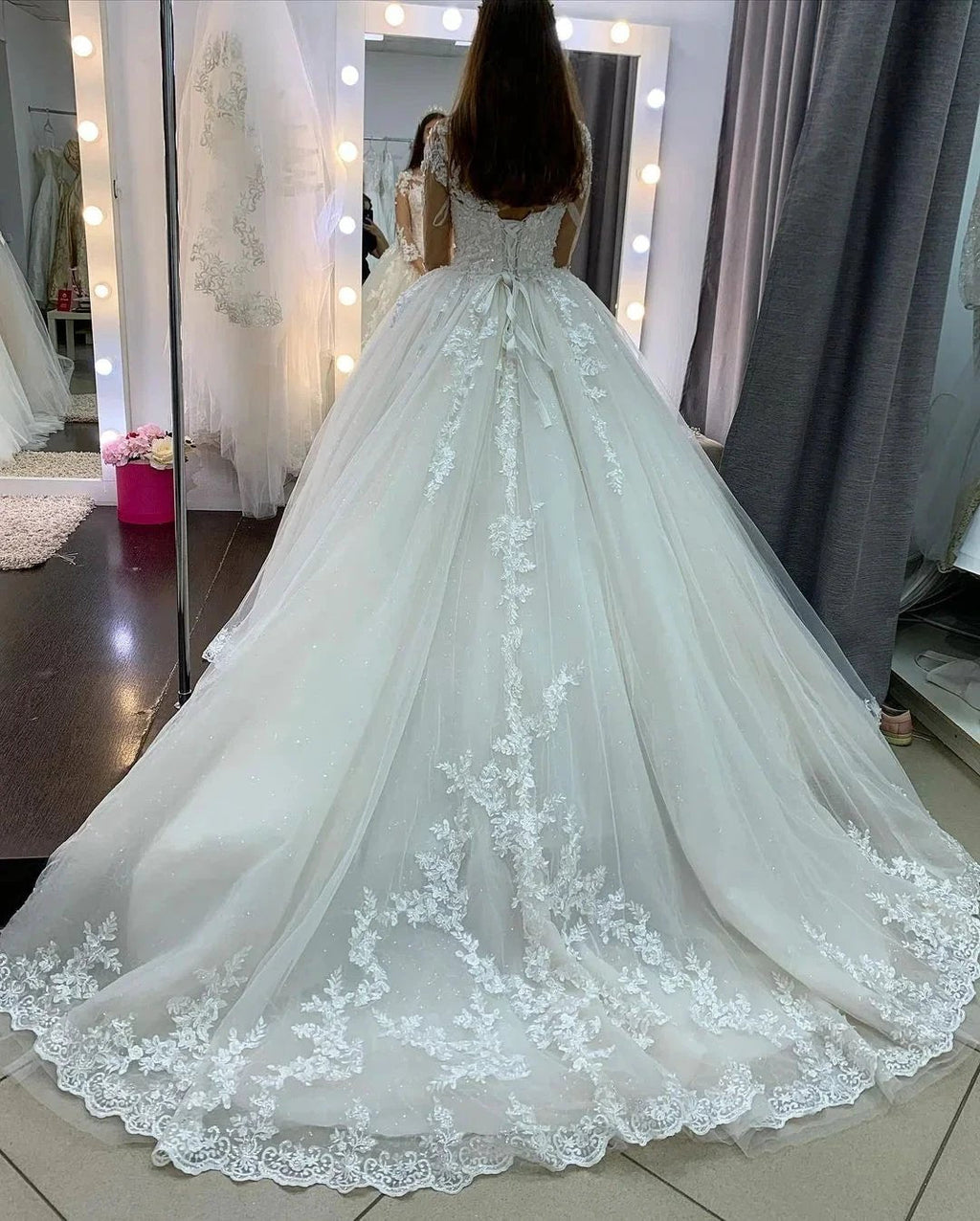 Classy Long Princess Appliques Lace Tulle Wedding Dress with Sleeves
