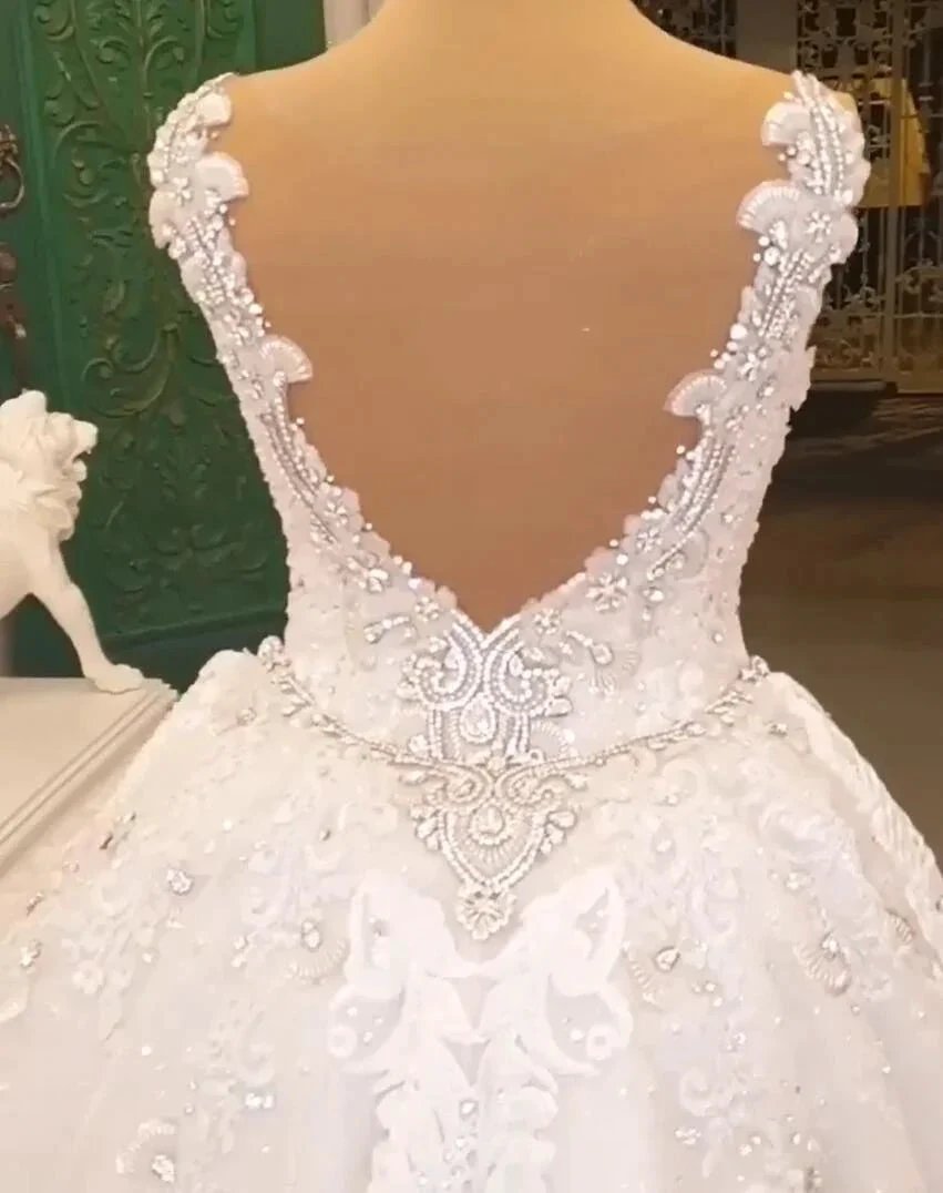 Classy Long Sweetheart Spaghetti Straps Appliques Lace Crystal Backless Wedding Dress
