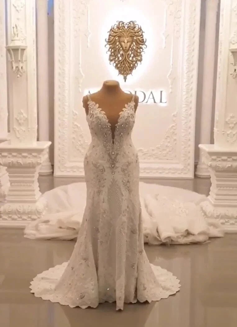 Classy Long Sweetheart Spaghetti Straps Appliques Lace Crystal Backless Wedding Dress