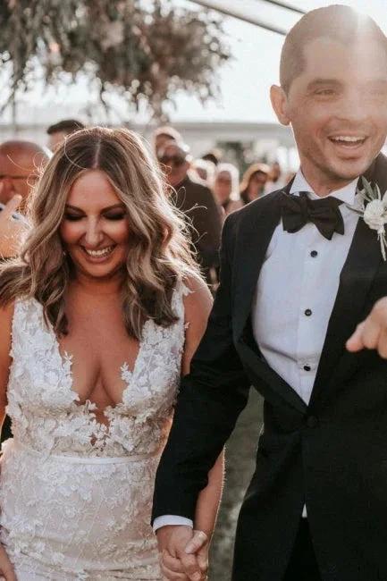 Designer V-Neck Sleeveless Mermaid Wedding Dresses With Lace