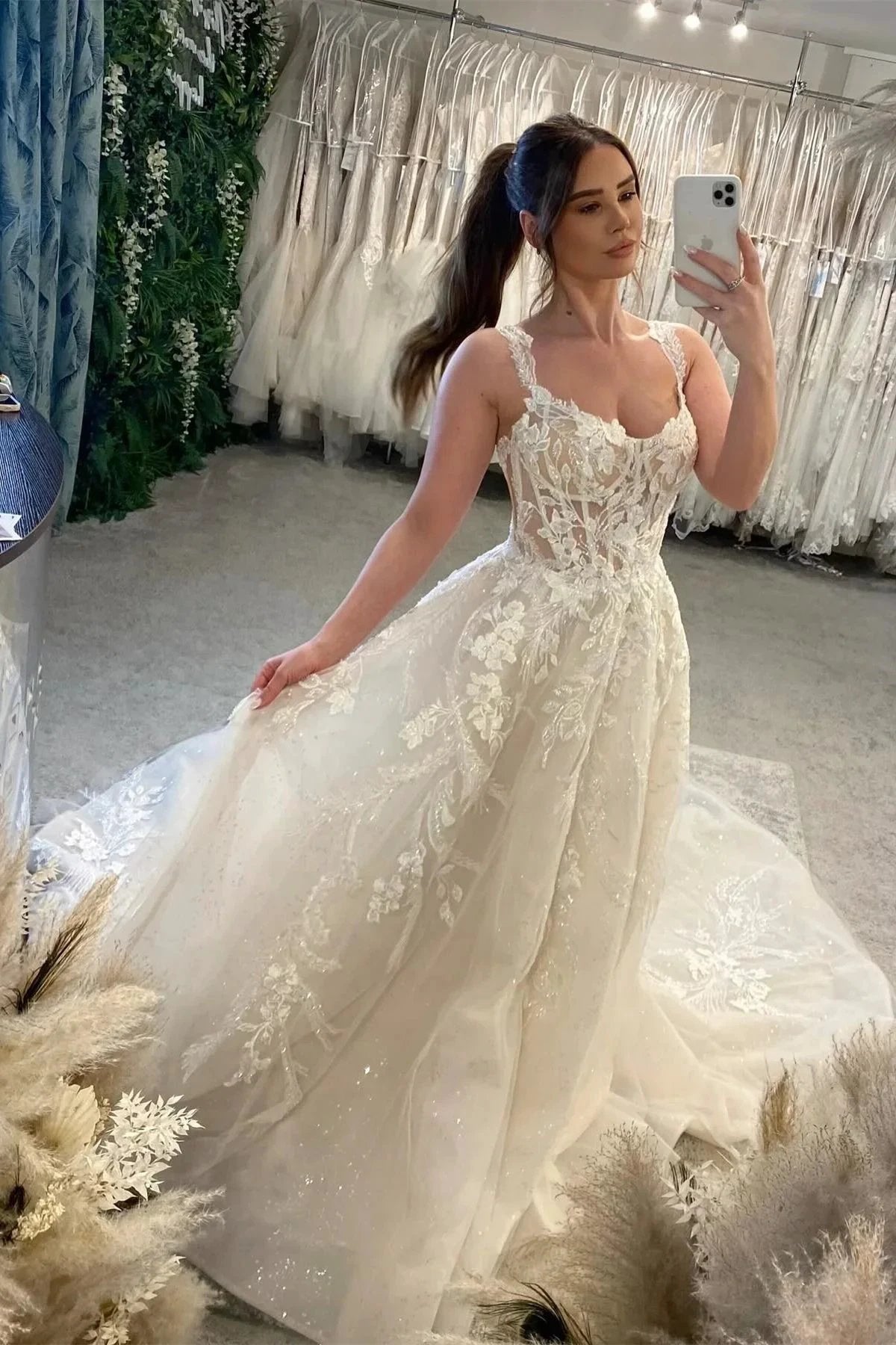 Designer White A-line  Spaghetti Straps Sleeveless Tulle Wedding Dresses With Lace