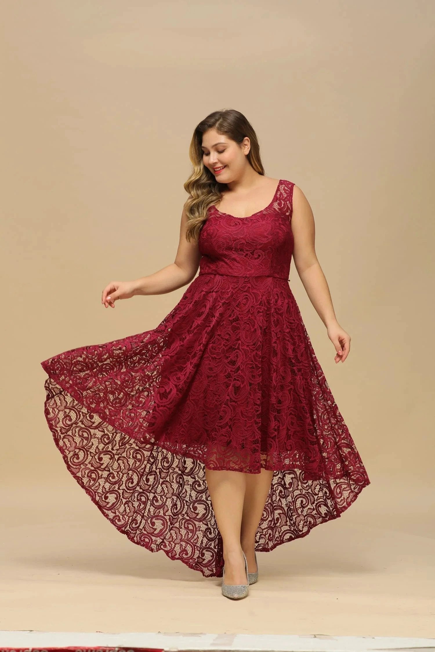 Elegant A-Line Scoop Sleeveless Lace Bridesmaid Dress