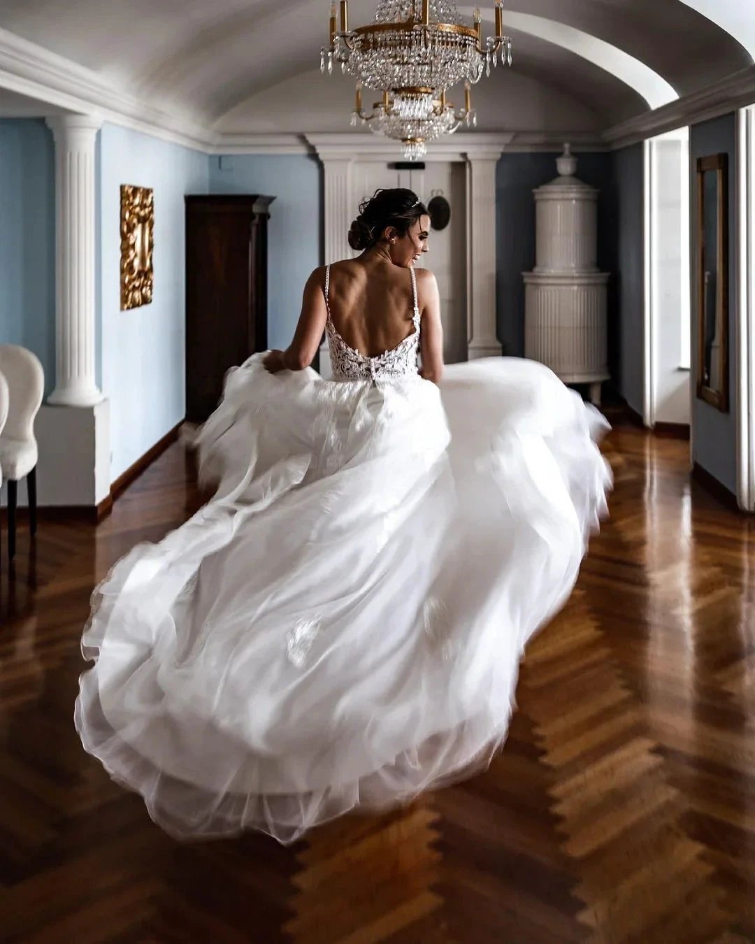 Elegant A-line V-neck Lace Tulle Spaghetti Strap Wedding Dress