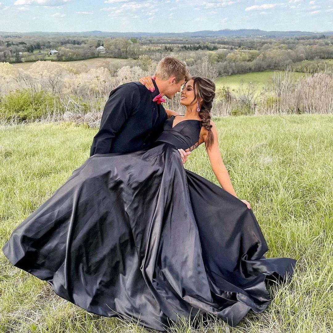 Elegant Black A-line V-neck Long Prom Dresses with Pockets