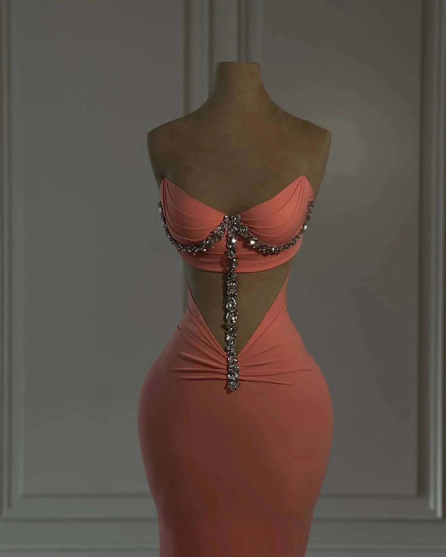 Elegant Column Chiffon Strapless Sleeveless Prom Dress With Appliques