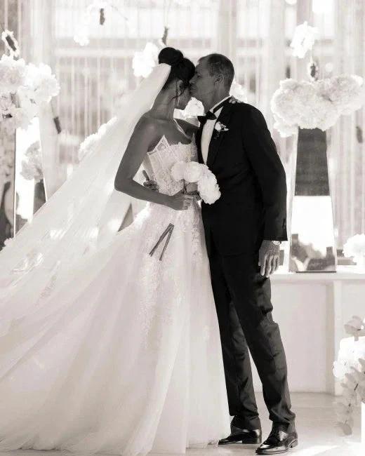 Elegant Designer Appliques A-line Wedding Dresses With Lace