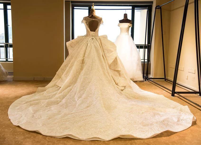 Elegant Illusion neck Cap Sleeve Appliques Tulle A-line Princess Wedding Dress