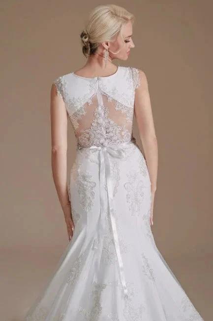 Elegant Jewel Sleeveless Mermaid Floor-Length Satin Wedding Dresses with Lace