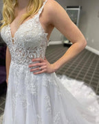 Elegant Long A-line V-neck Appliques Lace Tulle Backless Wedding Dress