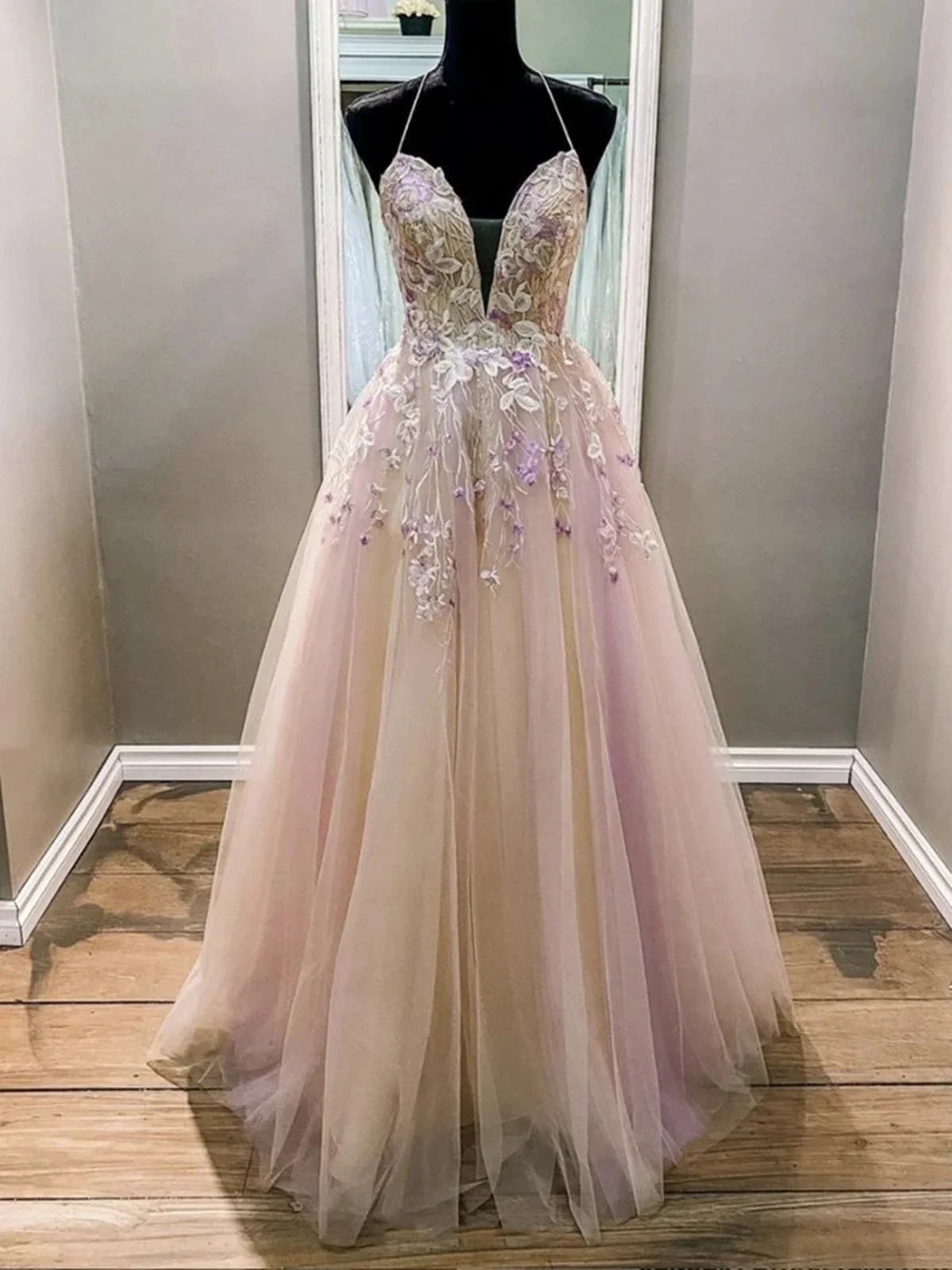 Elegant Long A Line V Neck Backless Tulle Lace Evening Formal Prom Dresses