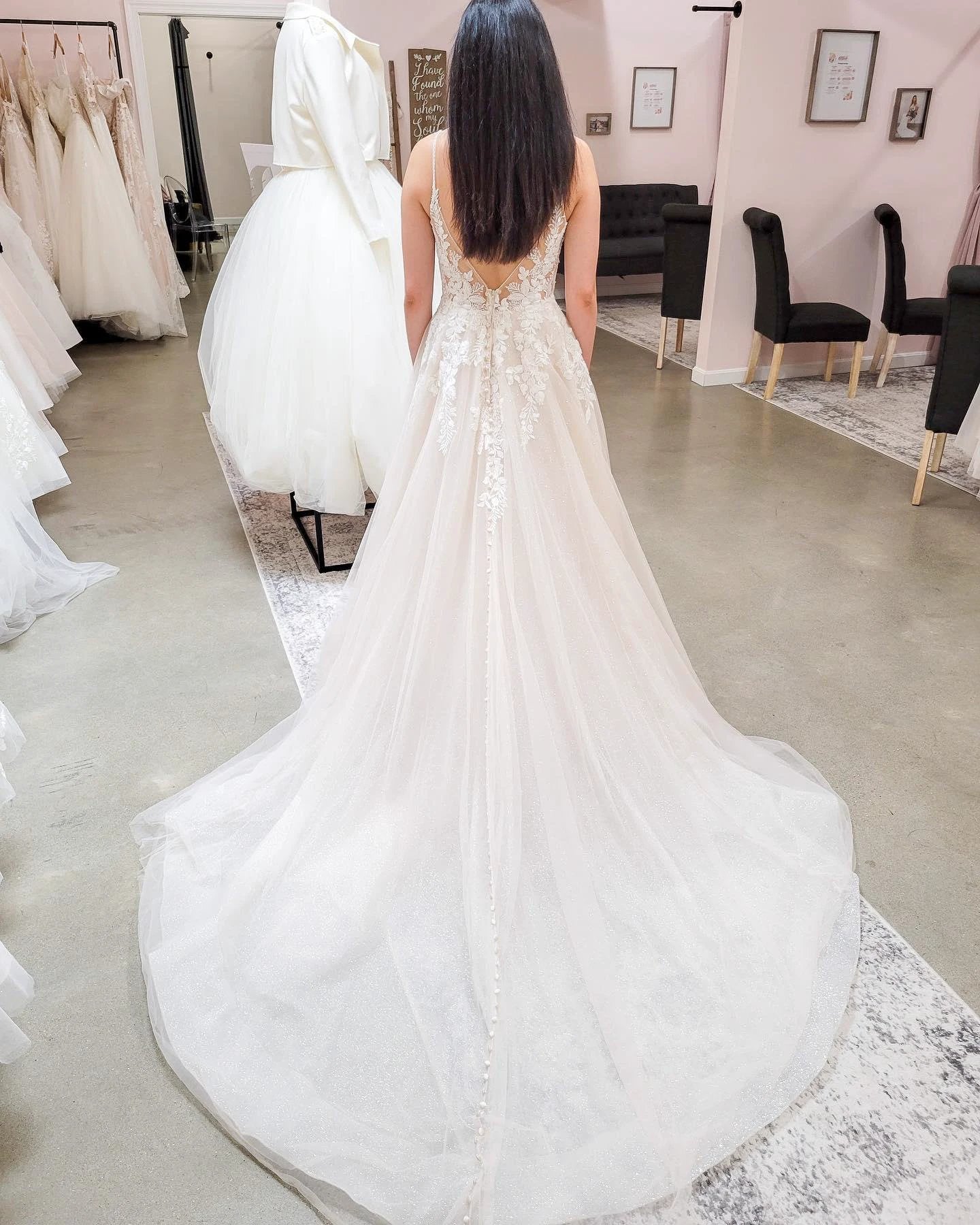 Elegant Long A-line V-neck Lace Tulle Backless Wedding Dresses
