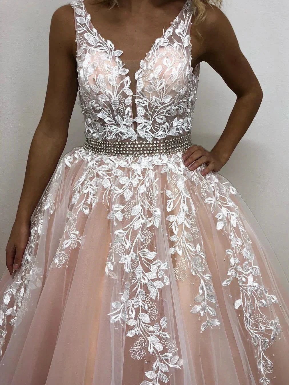 Elegant Long A-line V-neck Tulle Lace Backless Formal Prom Dresses