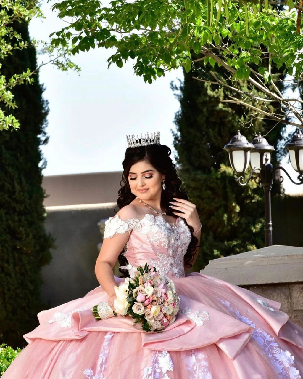 Elegant Long Ball Gown Off the Shoulder Appliques Lace Tulle Quinceanera Dress